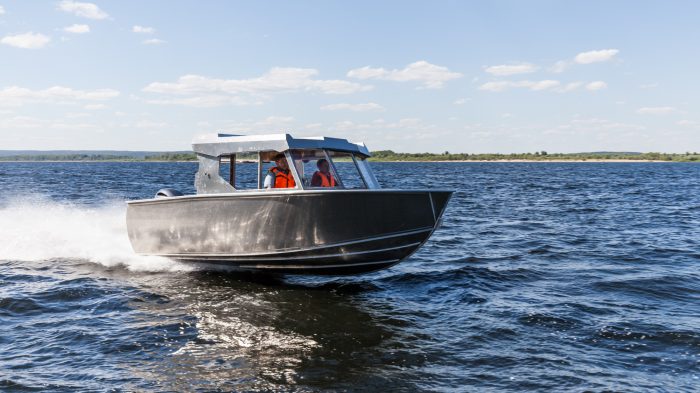 Видео о кабинном катере Realcraft 600 Cabin - первый выход прототипа кабинной моторной лодки