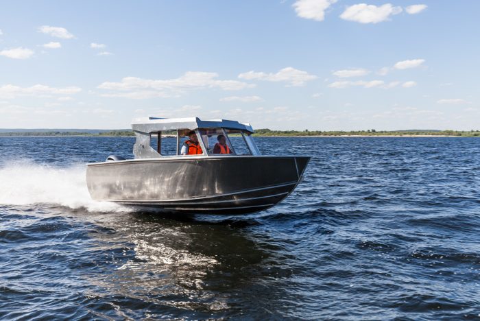Видео о кабинном катере Realcraft 600 Cabin - первый выход прототипа кабинной моторной лодки