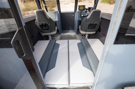 Спальные места Realcraft 600 Cabin - задние сидения трансформируются (вид из кормы в нос)