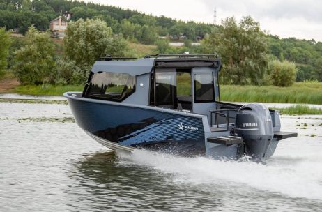 Тент Realcraft 600 Cabin - кормовой тент спрятан под задним козырьком кабины