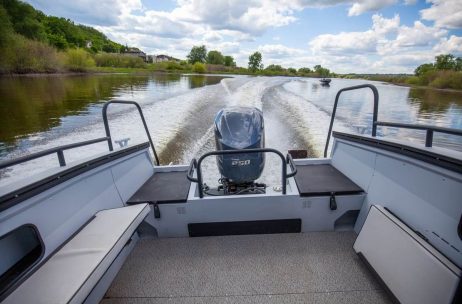 Кокпит Realcraft 700 Cabin Кормовой самоотливной