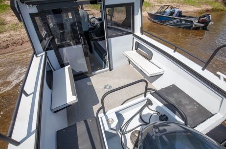 Кокпит Realcraft 700 Cabin кормовой с откидными мягкими сиденьями